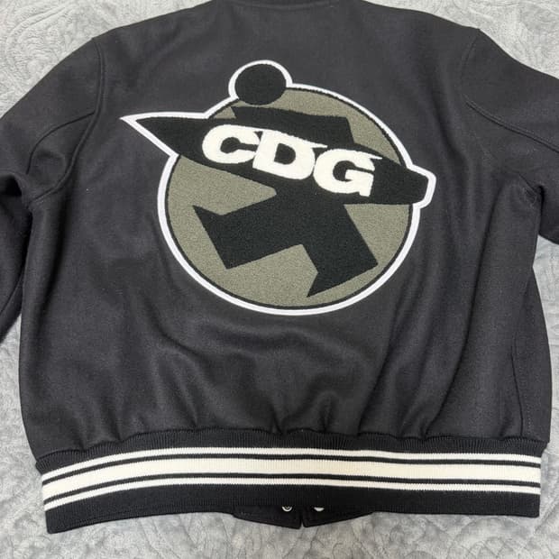 (개급처)스투시 x CDG 바시티 자켓