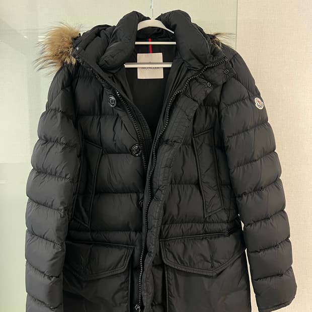 몽클레어 클루니 4사이즈 (상태좋음)