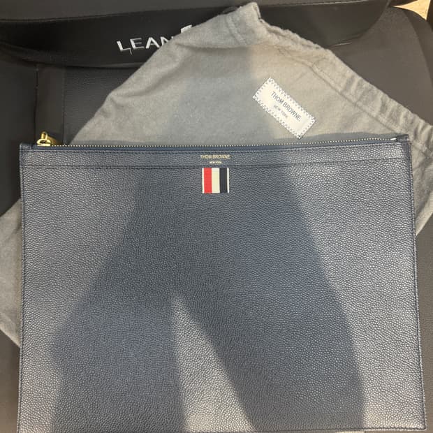 톰브라운 캐비어클러치 네이비 가로34cm 세로25cm