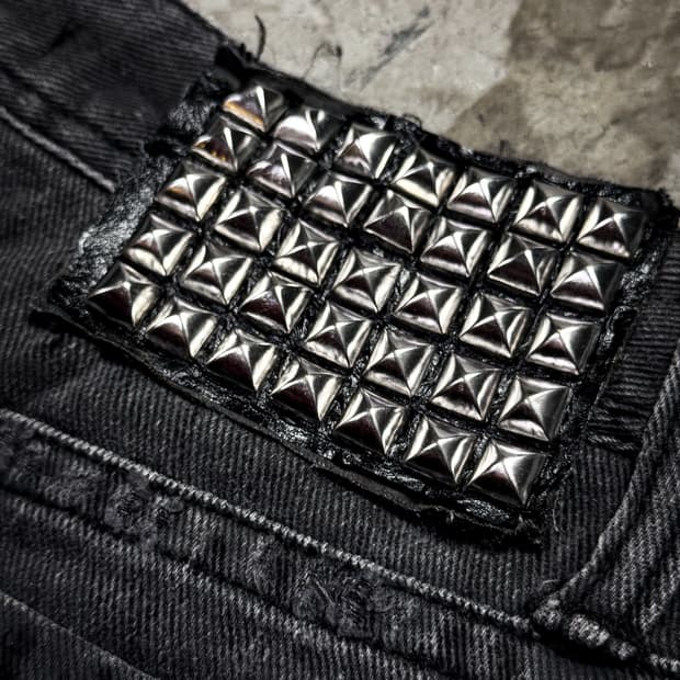 GLAD NEWS - Stud Detail Destroyed Shorts