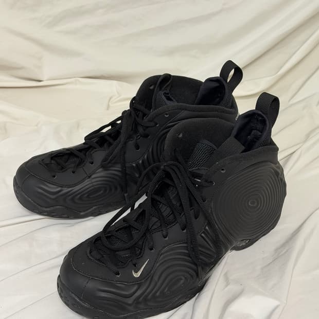 나이키 x 꼼데가르송 옴므 플러스 에어 폼포짓 원 블랙