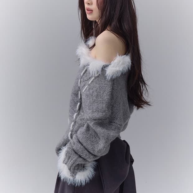 더티스 오프숄더 엔젤 니트 차콜