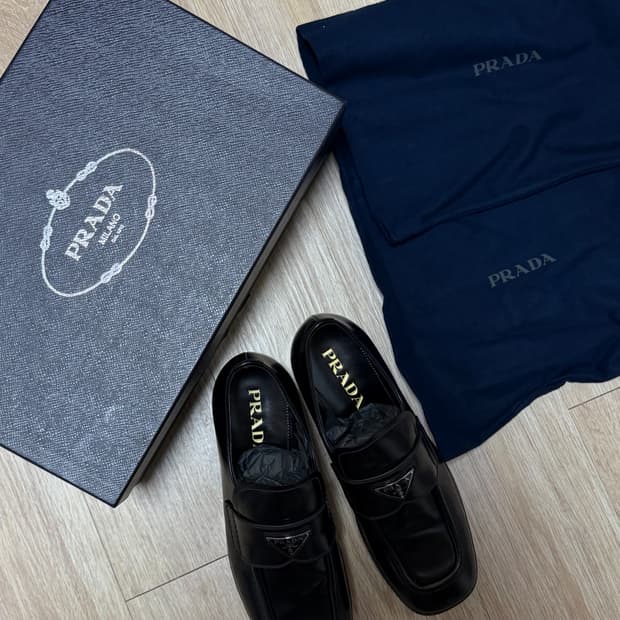 PRADA 프라다 브러시드 삼각로고 로퍼 250