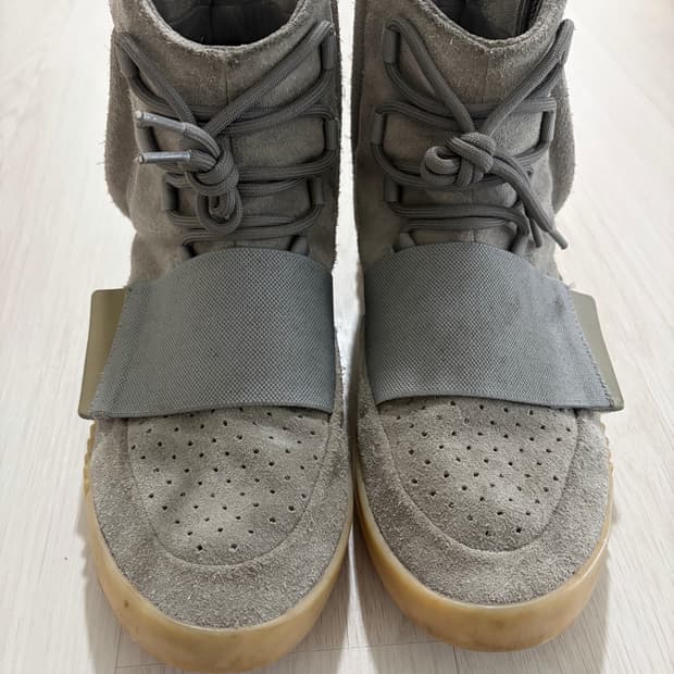 Yeezy boost 750 280 사이즈 팝니디