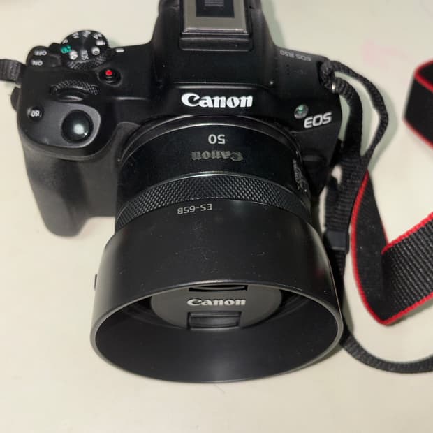 캐논 R50 바디와 RF 50mm f1.8 STM 렌즈 일괄 판매합니다.