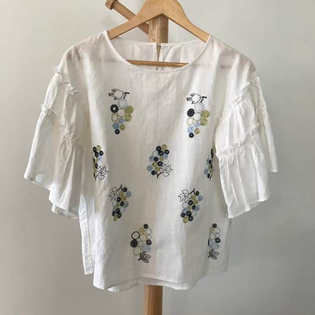 모리걸 포도 화이트 블라우스