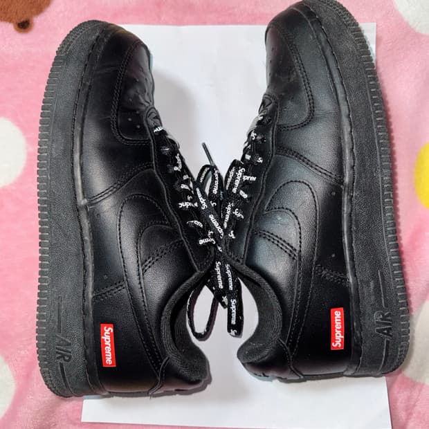 나이키 슈프림 에어포스 1 로우 블랙 230 사이즈판매합니다!