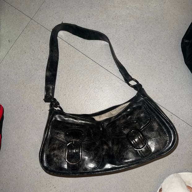 보세 블랙 가죽 숄더백