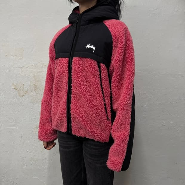 스투시(STUSSY) 핑크컬러 쉐르파 패널드 후드 자켓