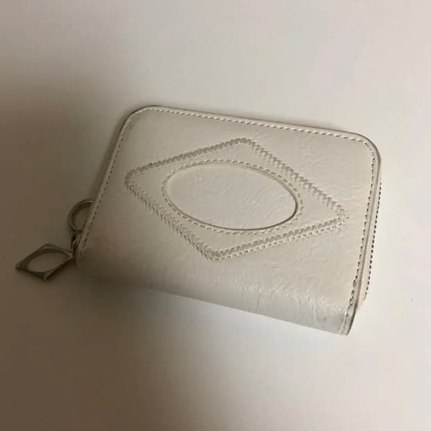 미스치프 롬버스 집 어라운드 화이트 지갑