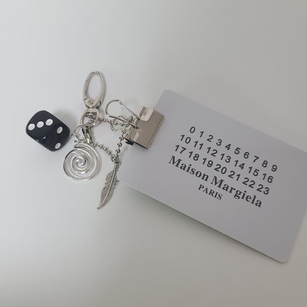 메종 마르지엘라 브랜드 카드 키링 