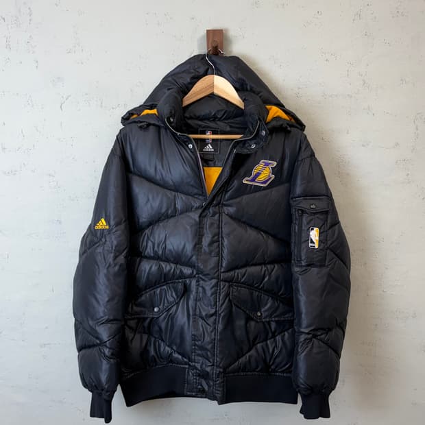 아디다스 NBA 올드스쿨 레이커즈 후드 숏패딩 블랙