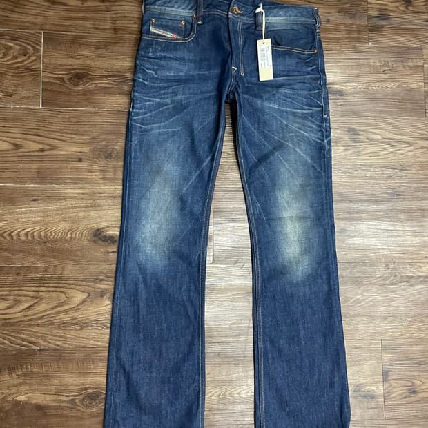 디젤 ZATINY 오일워싱 부츠컷 플레어진 데님 팬츠