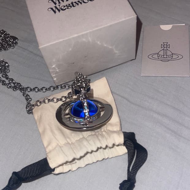 비비안웨스트우드 빅오발 블루 목걸이