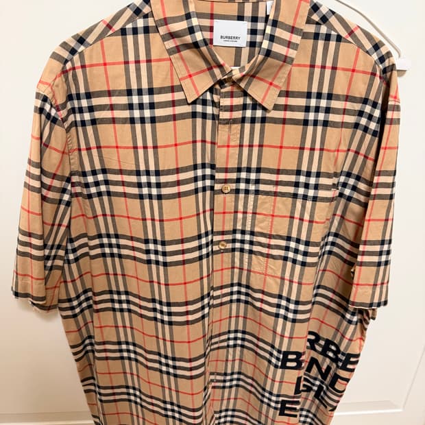 버버리 반팔셔츠 사이즈xl 신품급