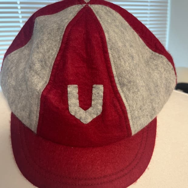 비즈빔 발리스틱 백팩 20L입니다 베이스 블랙컬러 밑은 브라운 스웨이드로