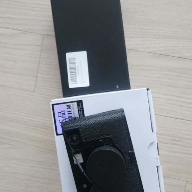 후지필름 x-half 블랙(전용 하프케이스 포함)