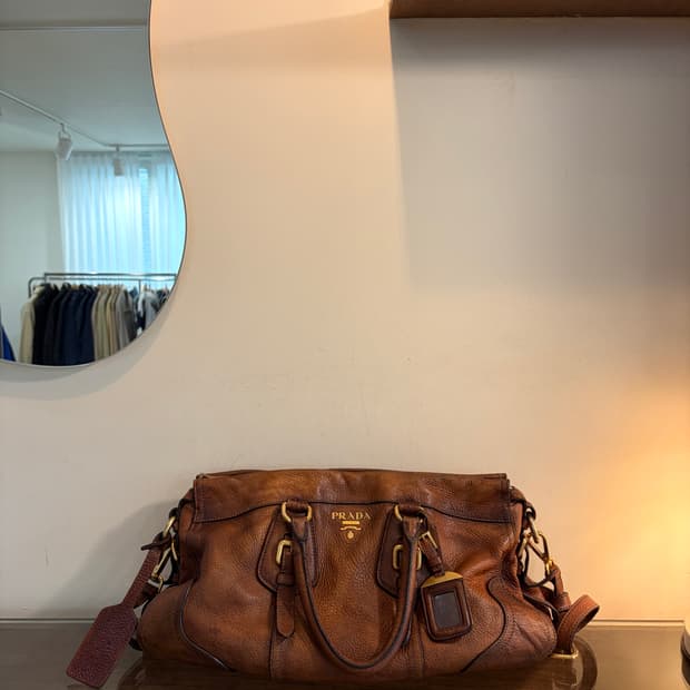 프라다 체르보 안티크 레더 백