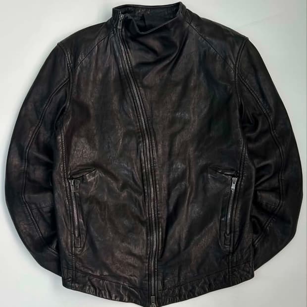 [1] Leon Louis Lambskin Leather 비대칭 하이넥 