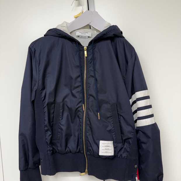 톰브라운 바람막이 0사이즈  (저는 55사이즈)