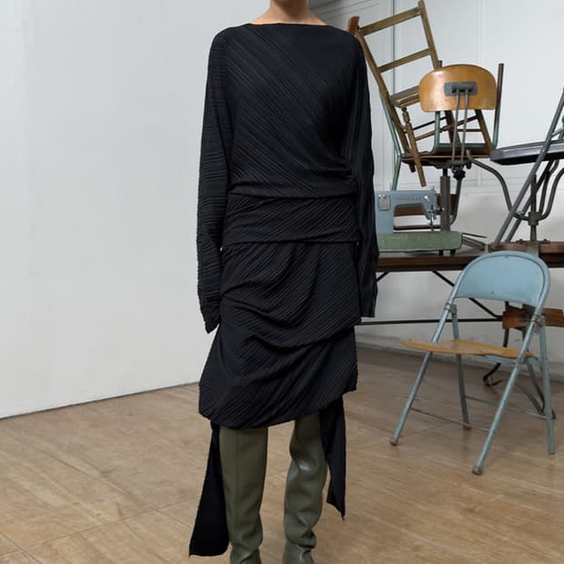 Open yy PLEATS SKIRT BLACK