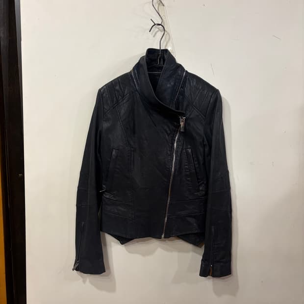 게스 램스킨 하이넥 사선레더자켓