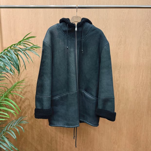 이지 시즌 3 후드 무스탕 셰어링 안감 드로우 스트링 디테일 루즈핏 블랙