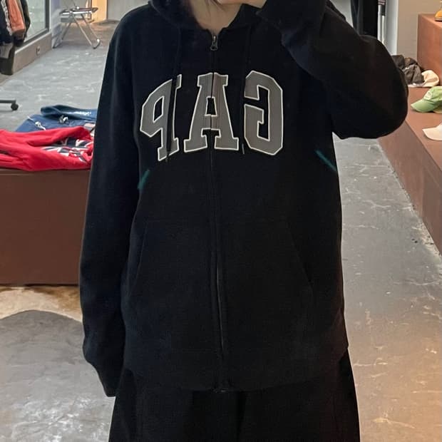 갭 로고 블랙 후드집업 H2260