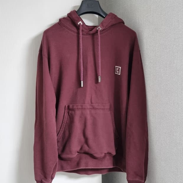 우영미 백로고 버건디 후드티
