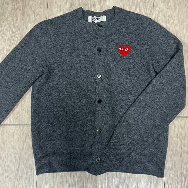 [정품] 꼼데가르송 그레이 가디건 하트 와펜