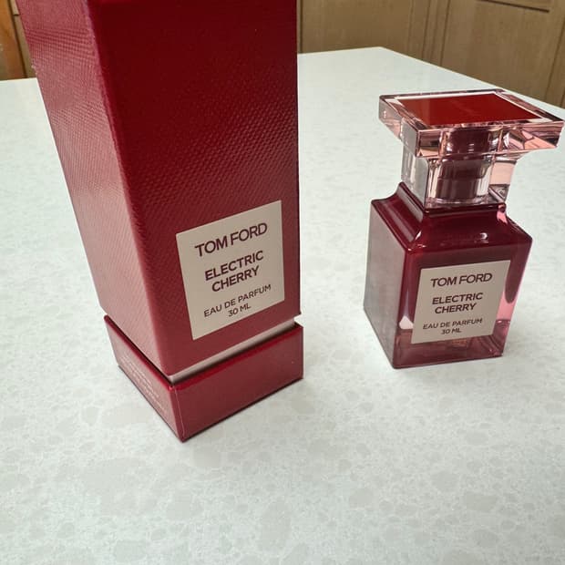 톰포드 일렉트리 체리 