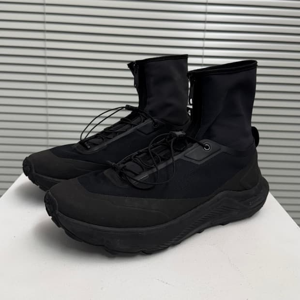 데상트x유스 시프트 트레일