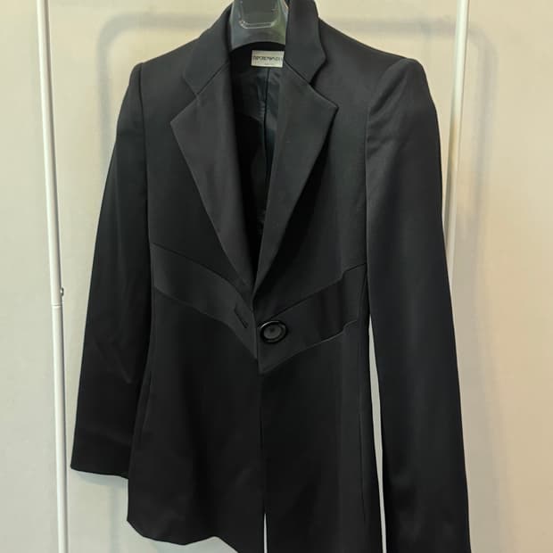 Emporio Armani 블랙 자켓 40사이즈