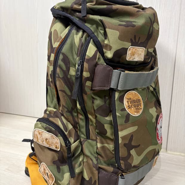 버튼 우드랜드 카모 백팩