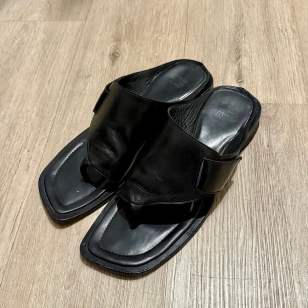 [43] 마리암 나시르 자데 샌들 블랙