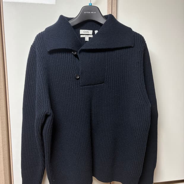 cos 코스 네이비 숄카라 니트