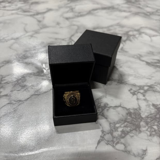 정품 베이프 컬리지 링 골드