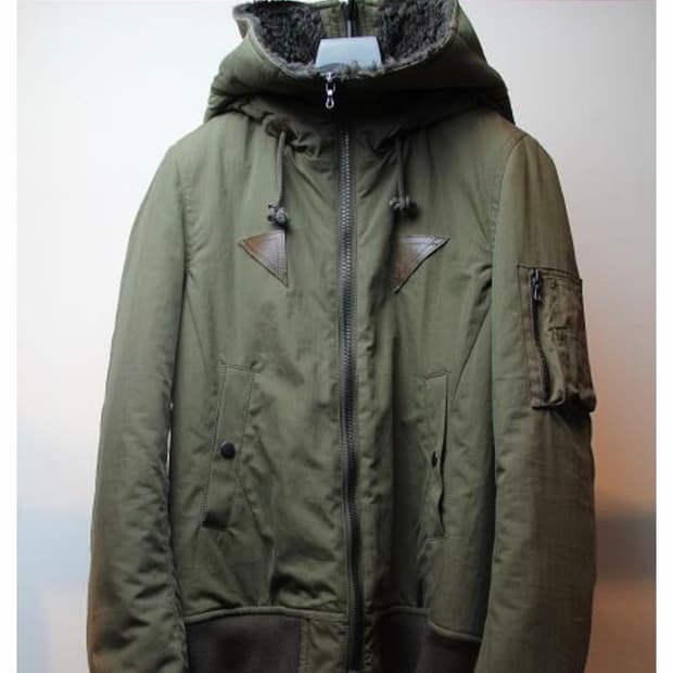 어태치먼트 하이넥 후드자켓