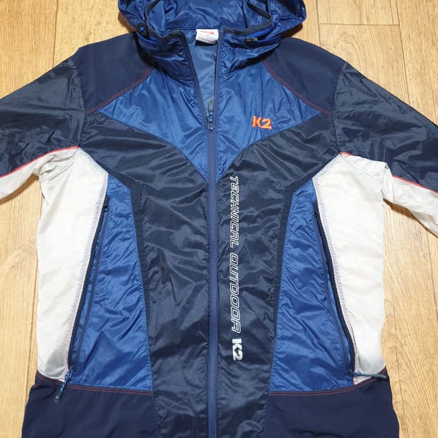 1209 k2 아웃도어 바람막이 95 사이즈입니다
