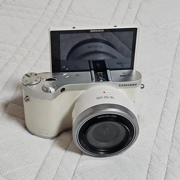 삼성 NX300M 미러리스 카메라