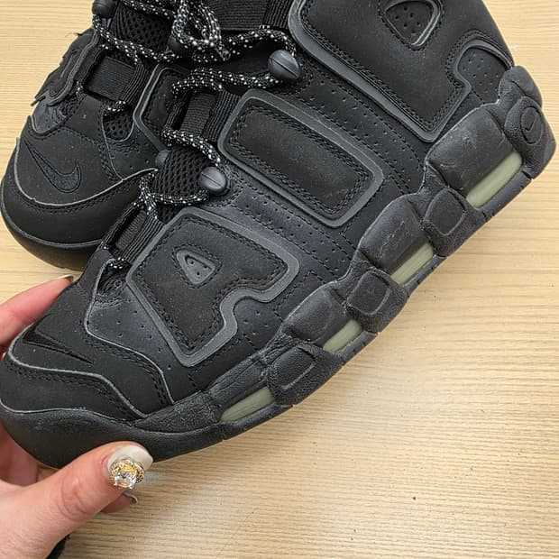 나이키 에어 업템포 트리플 블랙 275