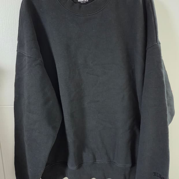 에센셜 피오갓 블랙 기모 맨투맨 티셔츠