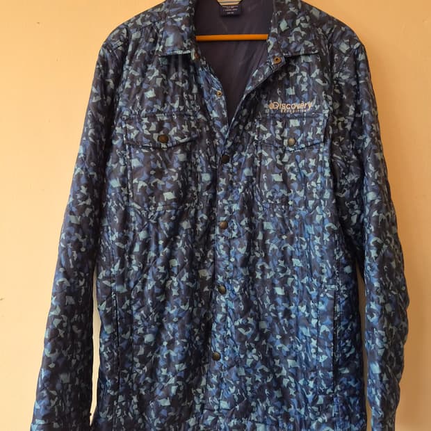 디스커버리 남성 카모플라쥬 퀄팅 셔츠자켓
