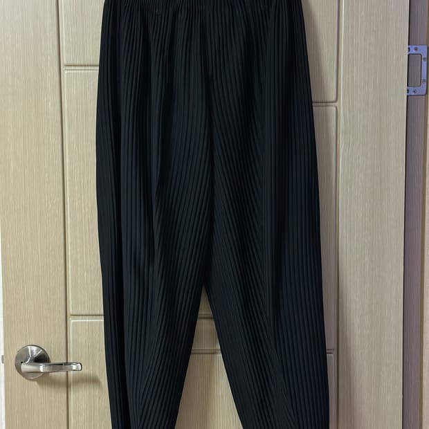 옴므플리세 와이드 테이퍼드 팬츠