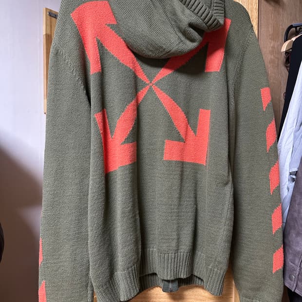 오프화이트 에로우 니트후드집업