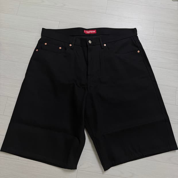 supreme 26ss 배기 셀비지 데님 쇼츠 made in japan
