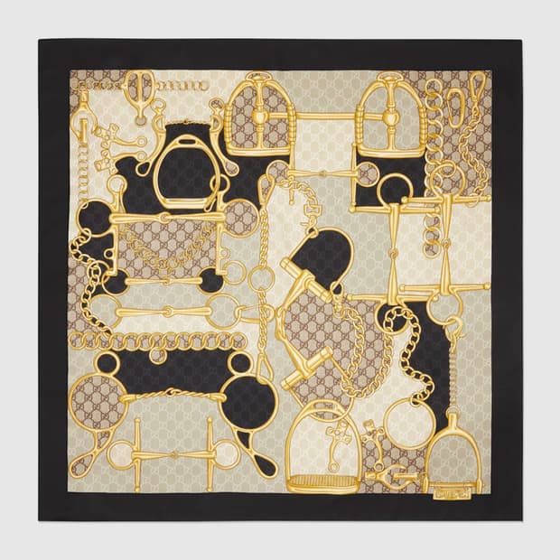 구찌 프린트 실크 트윌 까레