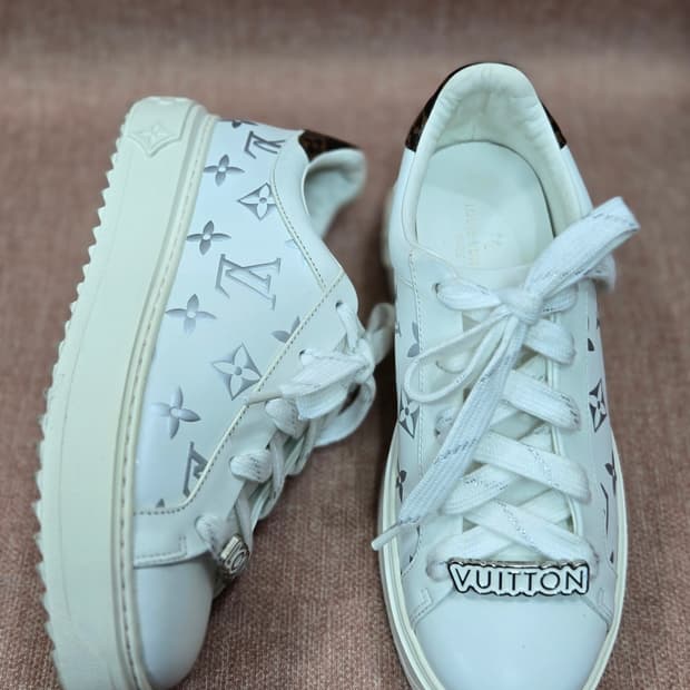 루이비통 정품  230mm- 일회착 타임아웃 이니셜 레더 스니커즈 