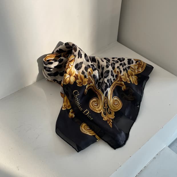 크리스찬 디올 블랙 95 까레 레오파드 스카프