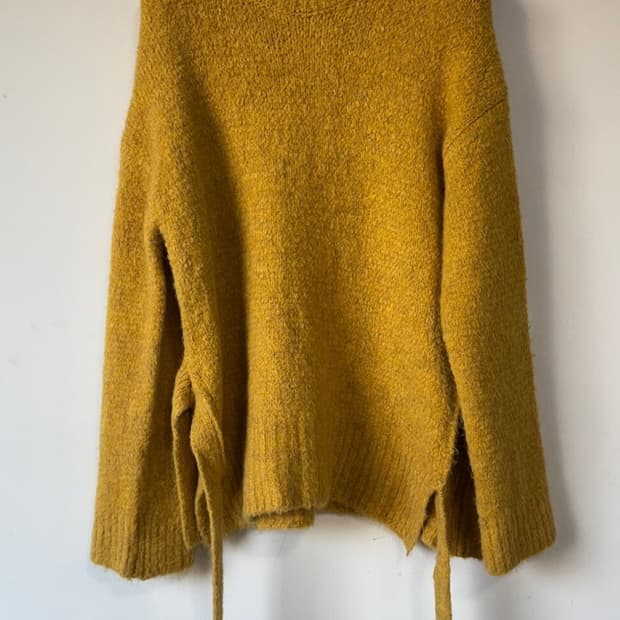 럭키슈에뜨 머스타드 목폴라 울 니트